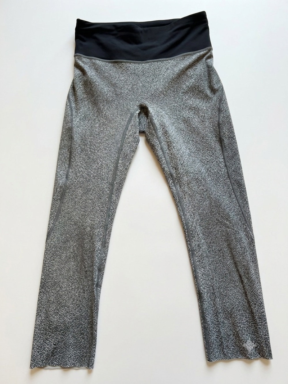 Lululemon Pace Rival Crop Leggings – Dottie Tribe White Black – Size 6